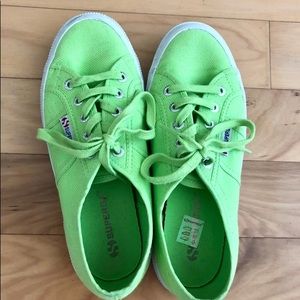 Women’s Superga sneakers in lime green. Size 37.5